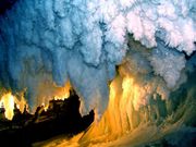 Лазерное шоу в Кунгурской ледянной пещере